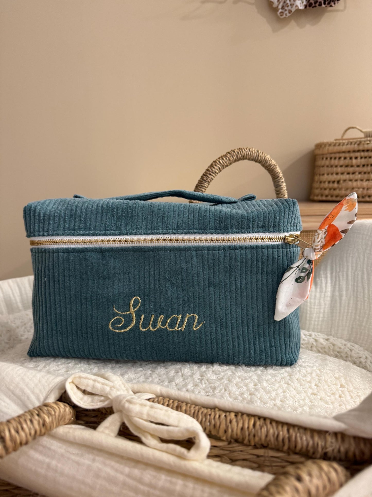 Vanity personnalisé en velours côtelé – Trousse de toilette brodée