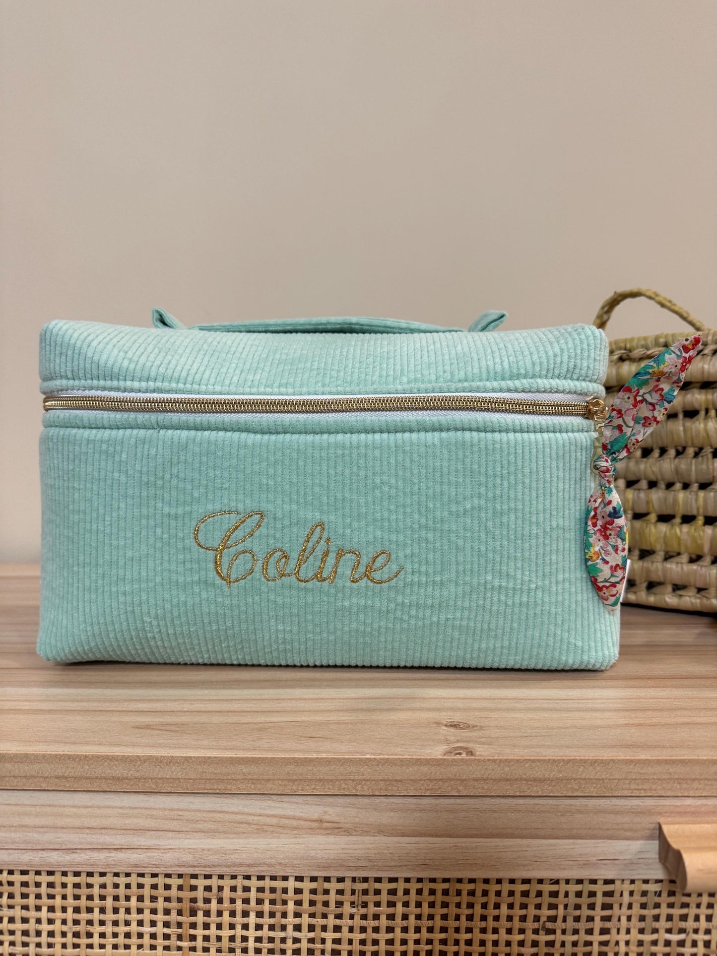 Vanity personnalisé en velours côtelé – Trousse de toilette brodée