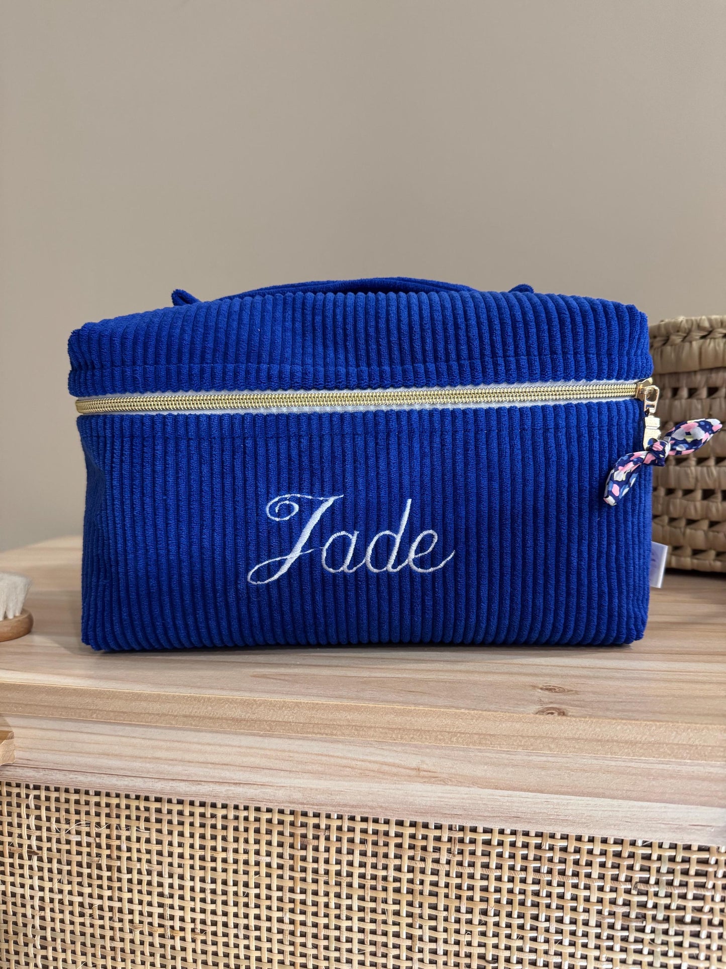 Vanity personnalisé en velours côtelé – Trousse de toilette brodée