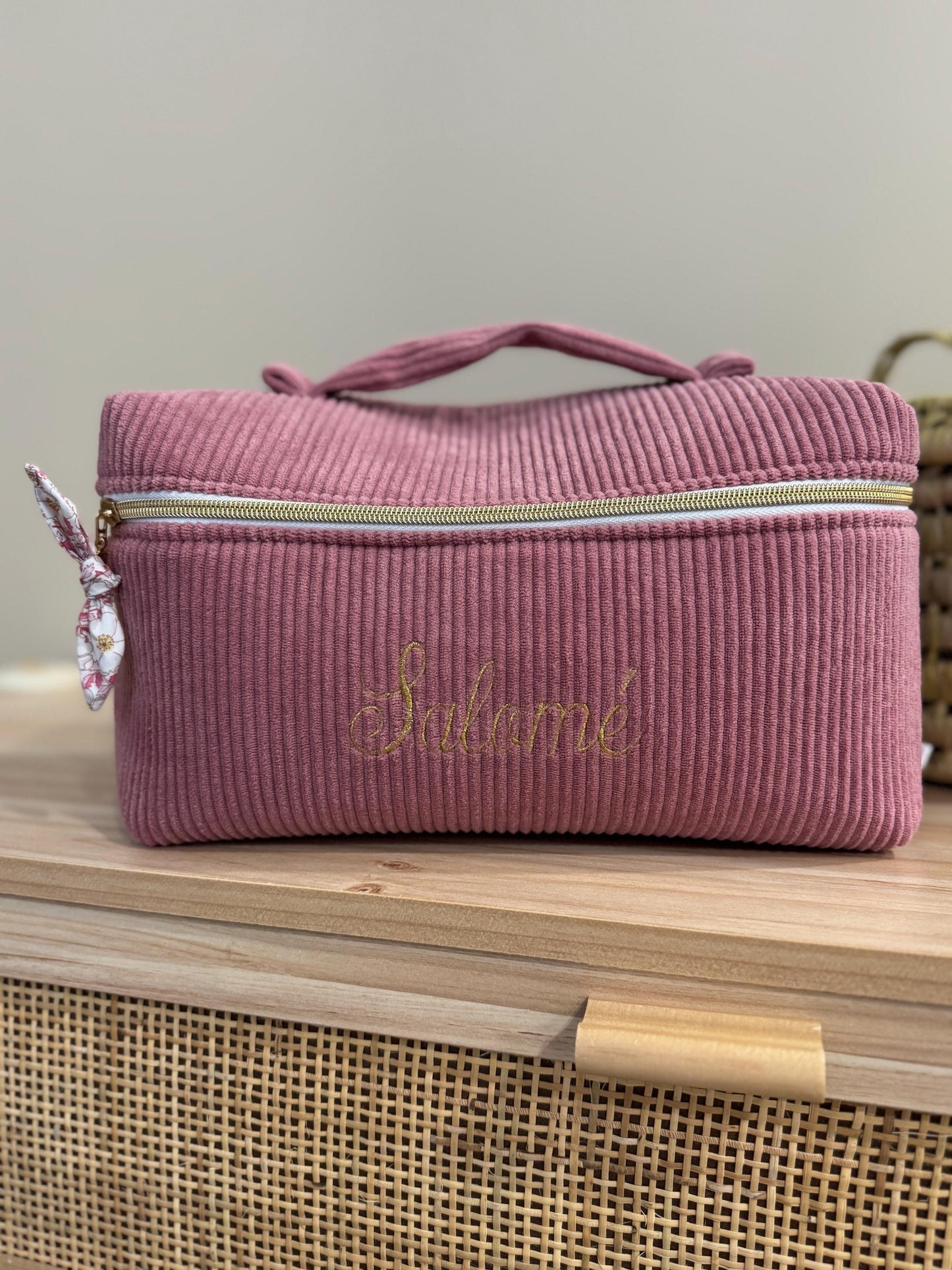 Vanity personnalisé en velours côtelé – Trousse de toilette brodée