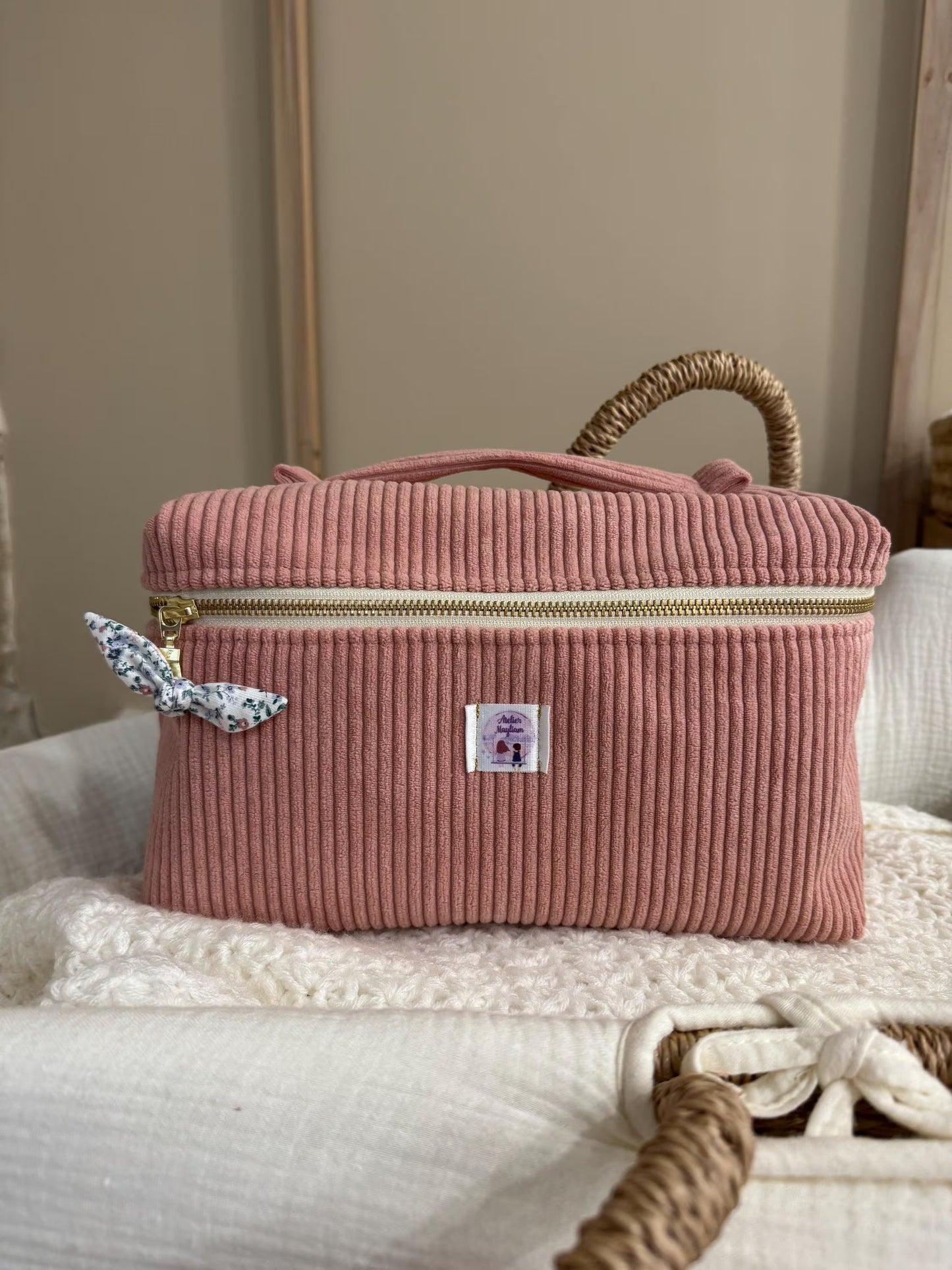Vanity personnalisé en velours côtelé – Trousse de toilette brodée
